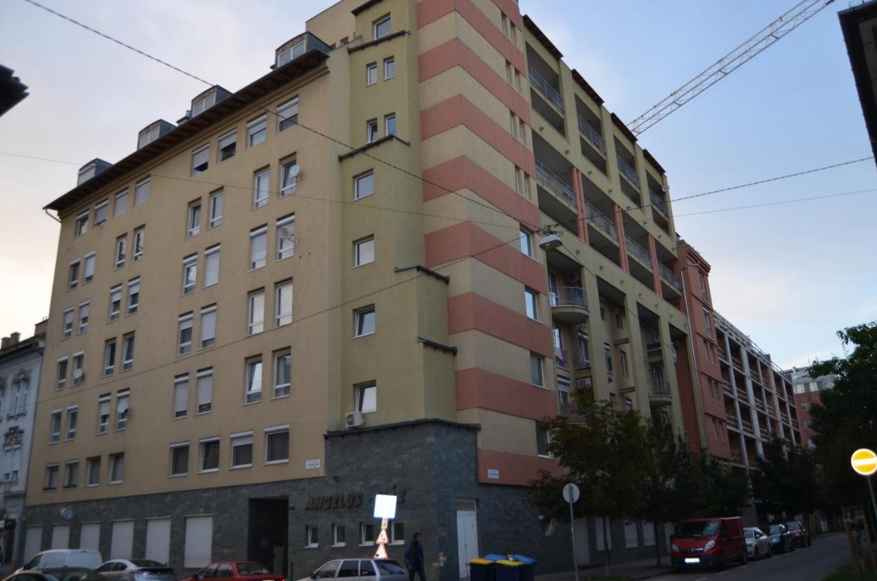 Flat At The Edge Of The Center + Parking Apartament Budapeszt