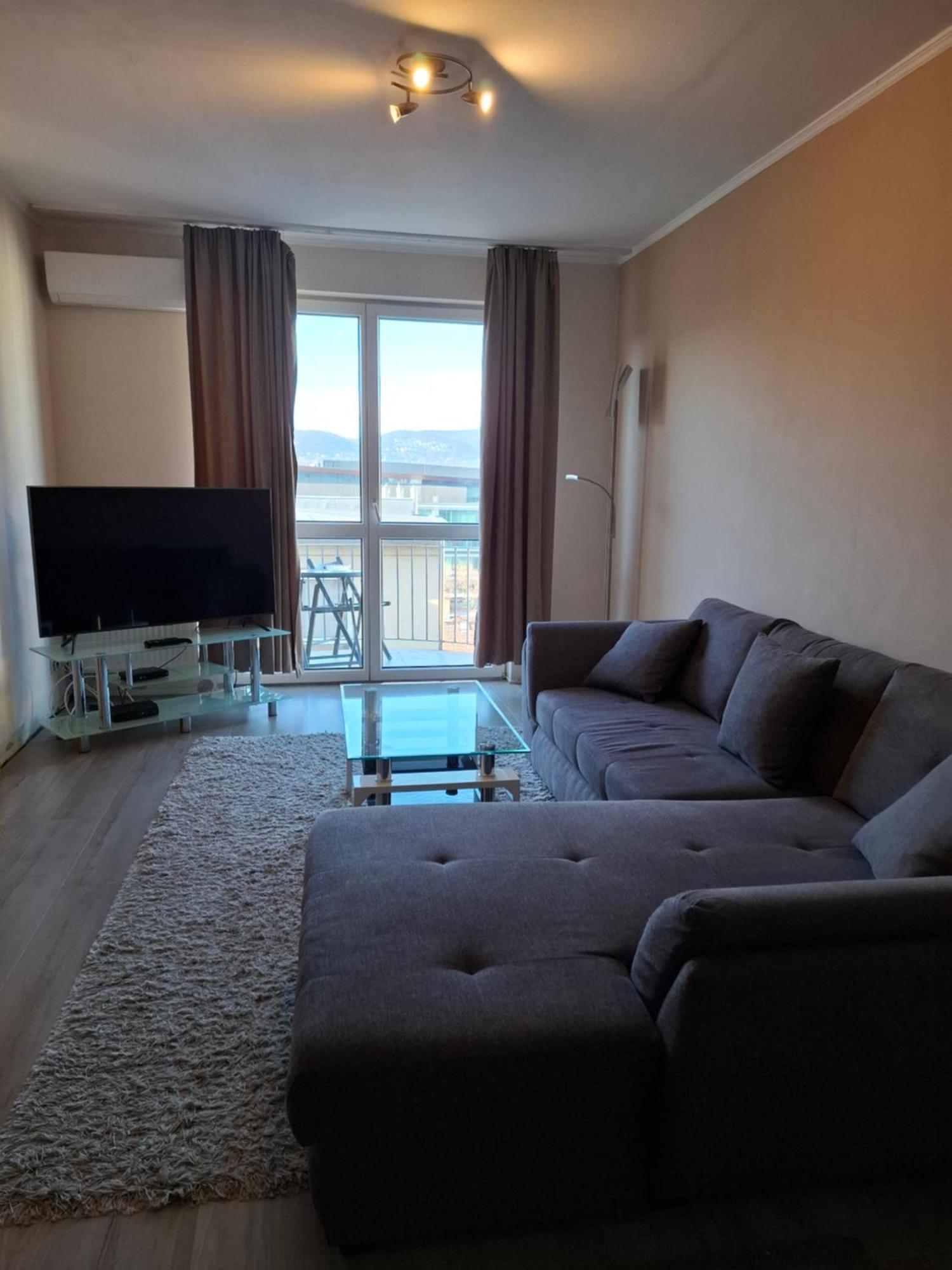 Flat At The Edge Of The Center + Parking Apartamento Budapest